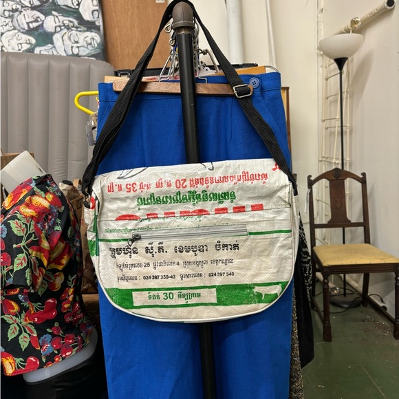 ANGKOR RECYCLED Pig Crossbody unused bag from Cambodia. - Picture 4 of 8